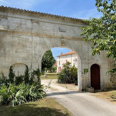 La Metairie De La Petillerie Roullet-Saint-Estephe Bagian luar foto