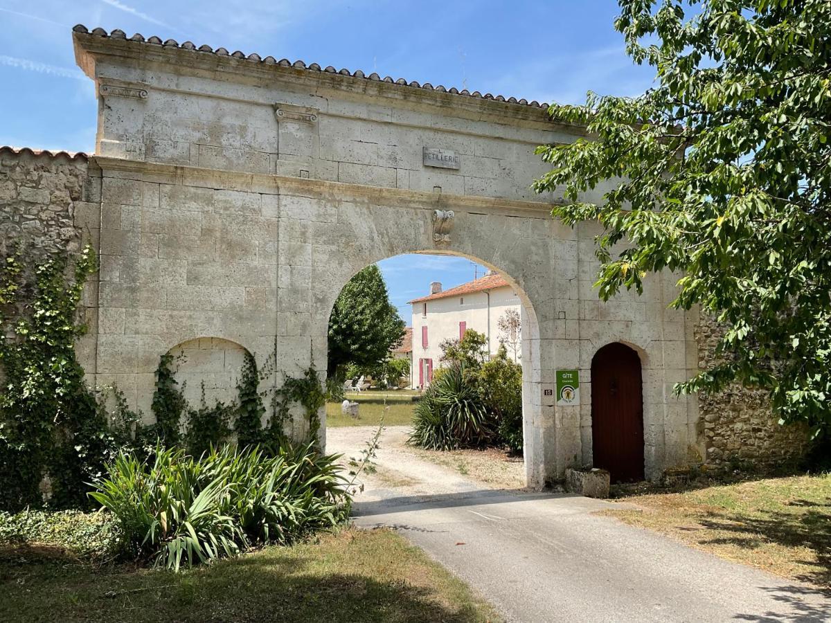 La Metairie De La Petillerie Roullet-Saint-Estephe Bagian luar foto